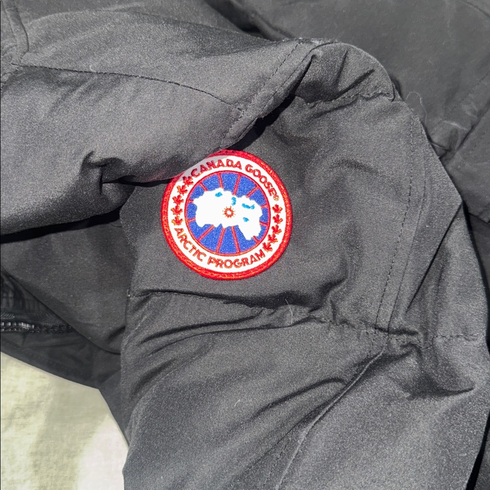 Canada Goose Women's Black Hooded Puffer Coat - Picture 6 of 6